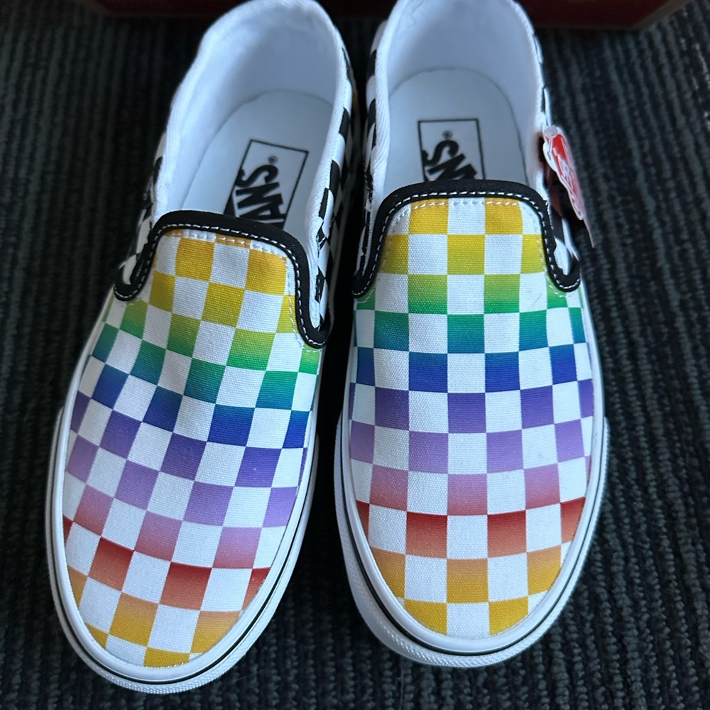 New with tags checker vans